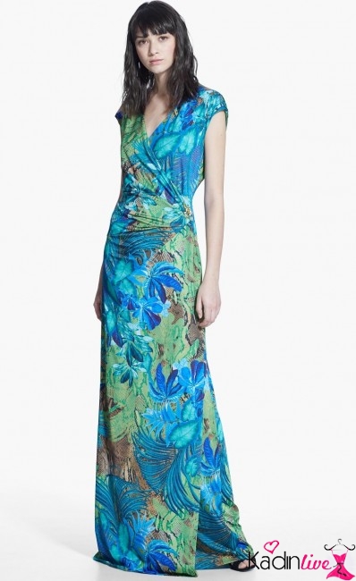 Yazlık tropikal baskılı uzun elbise modelli