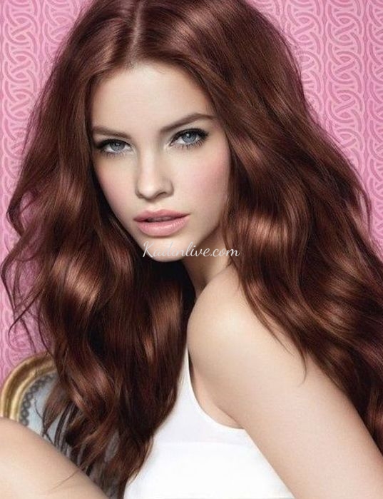 Havalı Bakır Saç Rengi ve Dalgalı Saç Modelleri