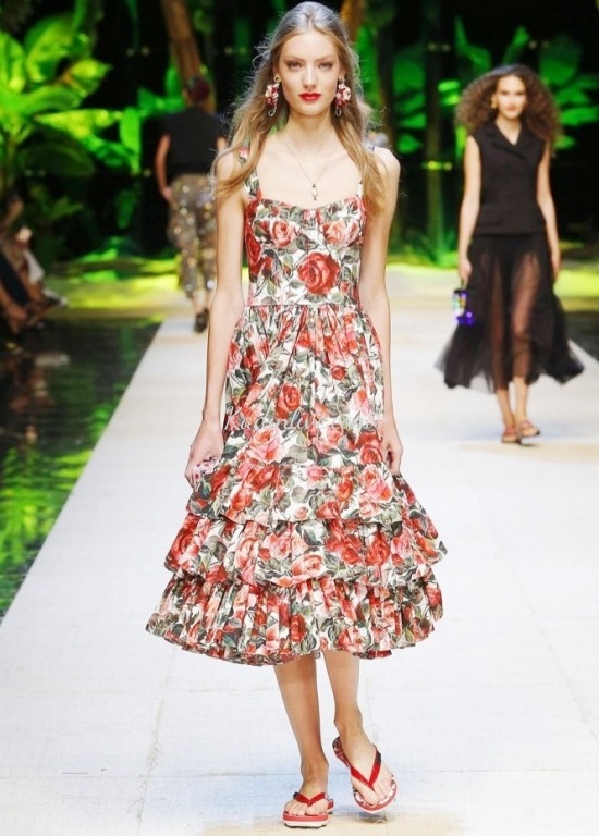Bu Sezon Fırfırlı Kıyafetler Moda Bu Sezon Fırfırlı Kıyafetler Moda