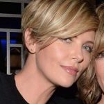 Charlize Theron Düz Uzun Pixie Saç Modeli