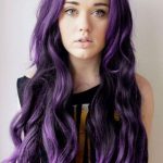 Patlıcan Moru Saç Rengi Dalgalı Uzun Saç Modeli